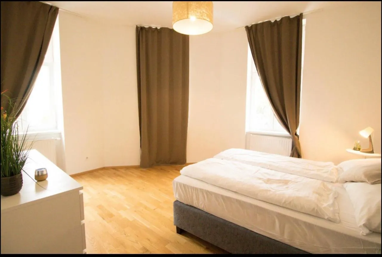 Gemuetliches Stadtnest L Lf16 contacts
